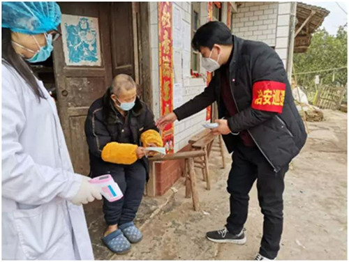 检察蓝关爱老人,检察蓝第一线