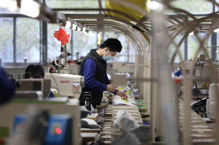 三次体测不能少线上订餐评价好记者亲历康奈复工一线