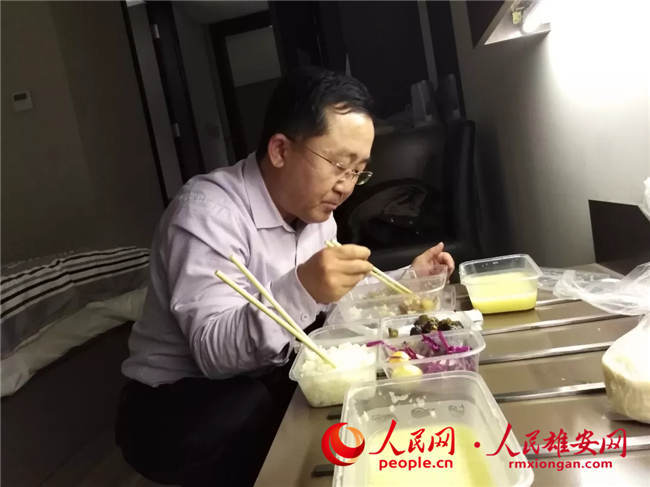 在隔离点医务人员工作日常,在隔离点防疫岗位度过自己的生日