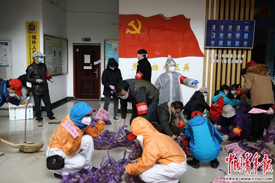 听着志愿者们正在做的事很感动,听听志愿者在广播里的正能量