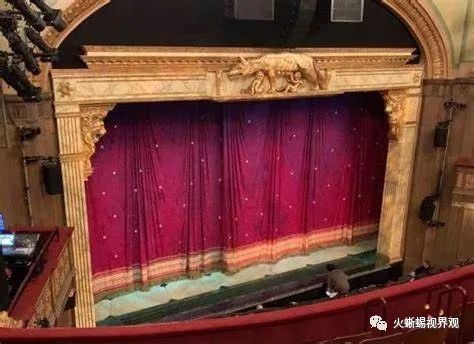 这个尸堆满地的舞台是否满足你对“血腥混乱美学”的全部想象？