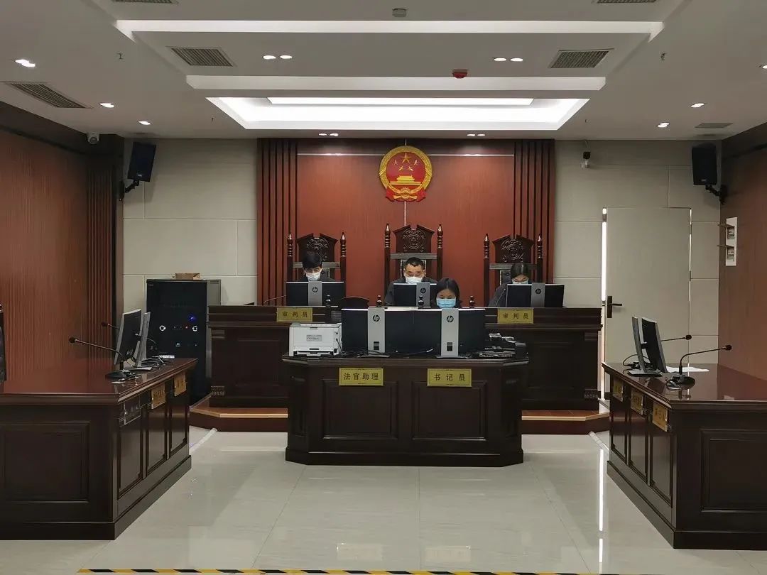 这位少年审判法官在防疫执勤中犯了“职业病”丨法院战“疫”速览