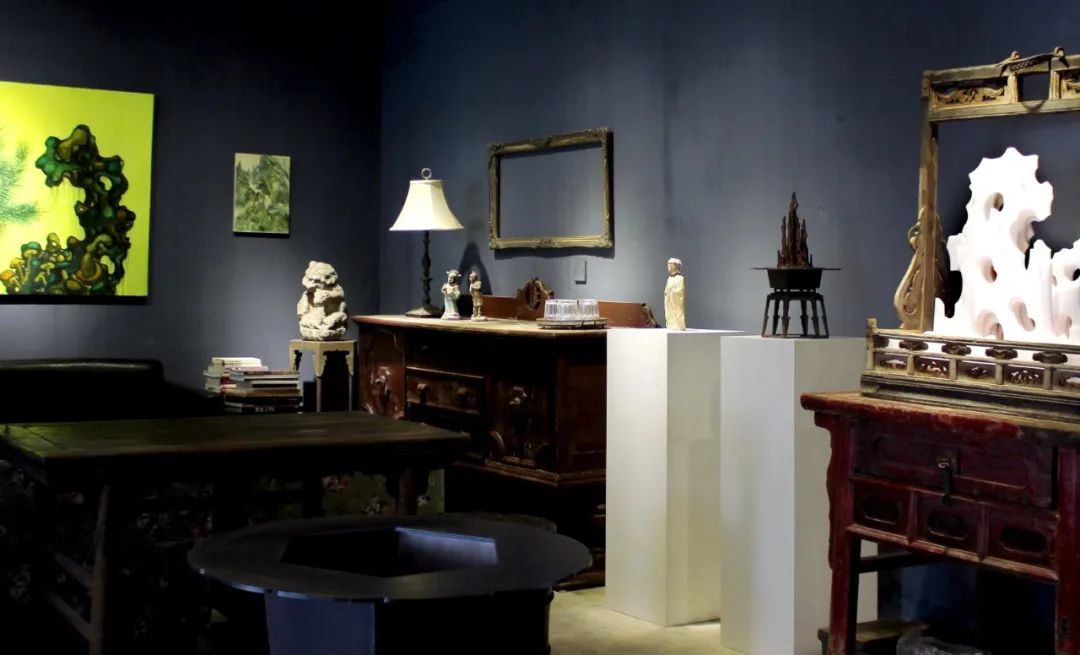 用超级平面的家具“雕塑”空间，这很国潮丨藏拍艺术生活