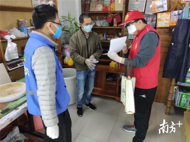 党员先锋队坚守在一线,老党员先锋队