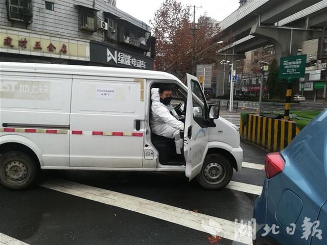 湖北保卫战基层干部,湖北保卫战中的共产党员