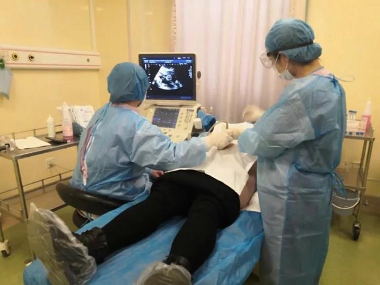 疫情孕妇一定要做哪些检查,孕2021周做羊水穿刺有危险吗