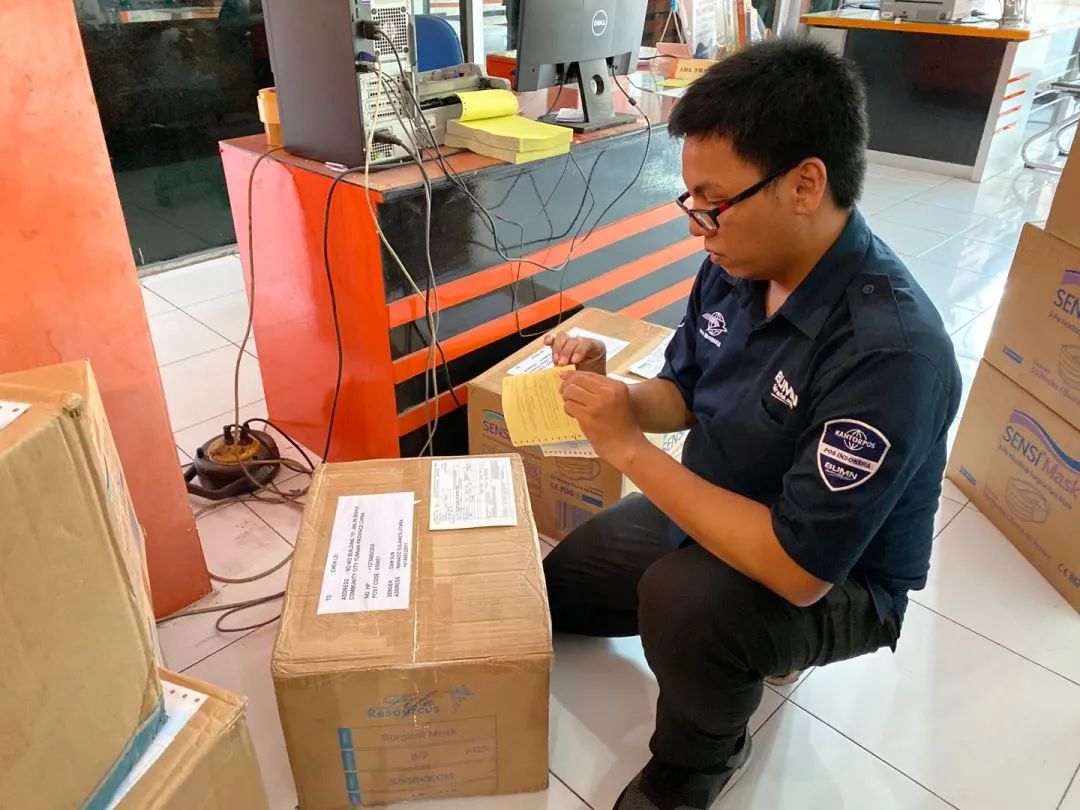 从游客到“百万口罩采购员”，他的故事比电影精彩