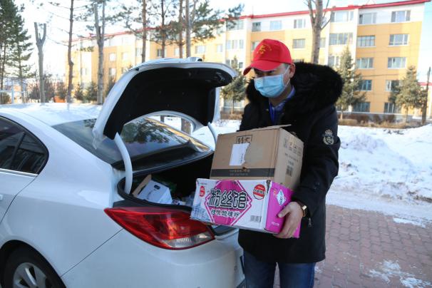 战疫路上感谢每一个温暖的你,战疫路上有温情件件警事暖民心