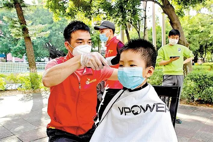 用爱照亮每个角落用心温暖每一个人