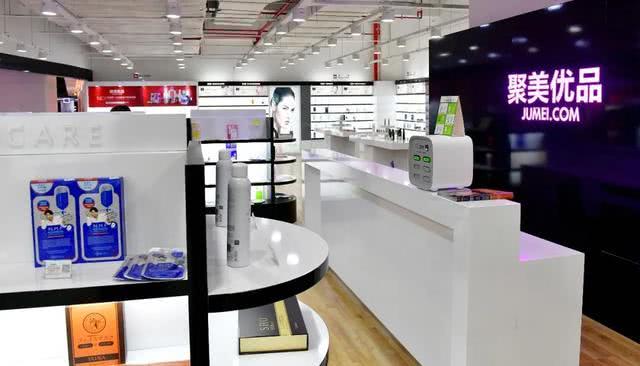 李佳琦把陈欧拍在沙滩上:最牛网红电商消亡,6年弄丢53亿美金