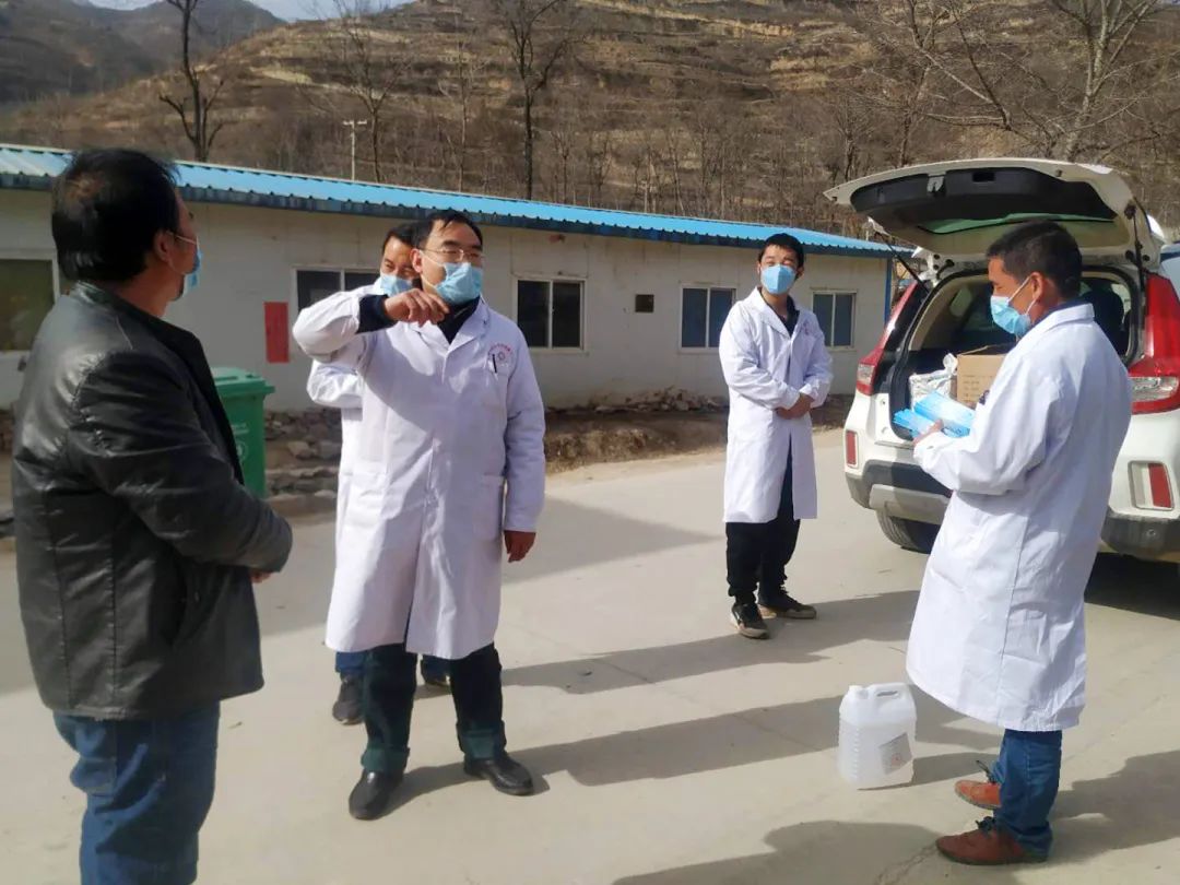 沉痛哀悼光荣牺牲的医护人员,痛悼抗疫牺牲医务者