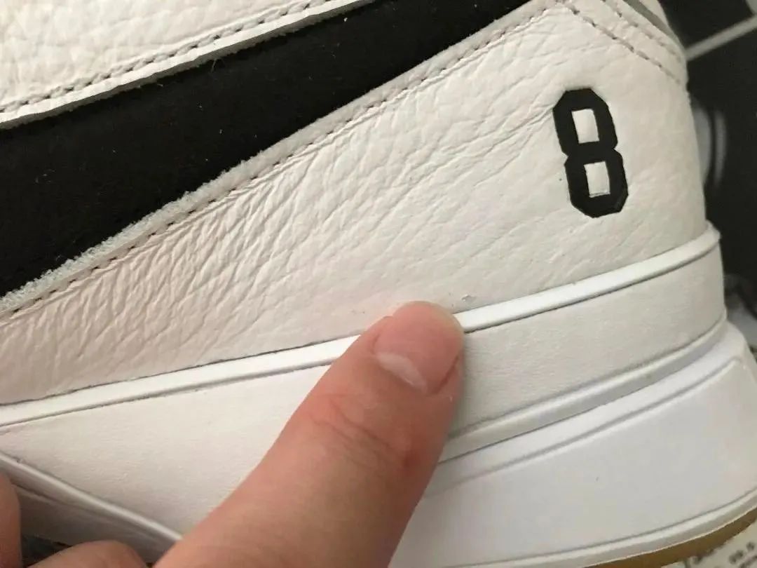 球鞋二次发售鞋盒瑕疵,卖家发来鞋盒轻微破损