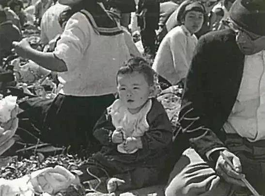 画“古怪小孩”拍出1.9亿天价的帅大叔，超越草间弥生，成日本最贵艺术家