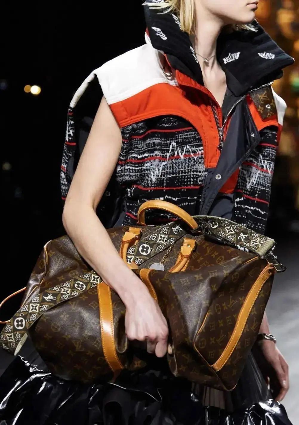 都在这里了！过去一年你支持过的奢侈品和快时尚巨头到底赚了多少？