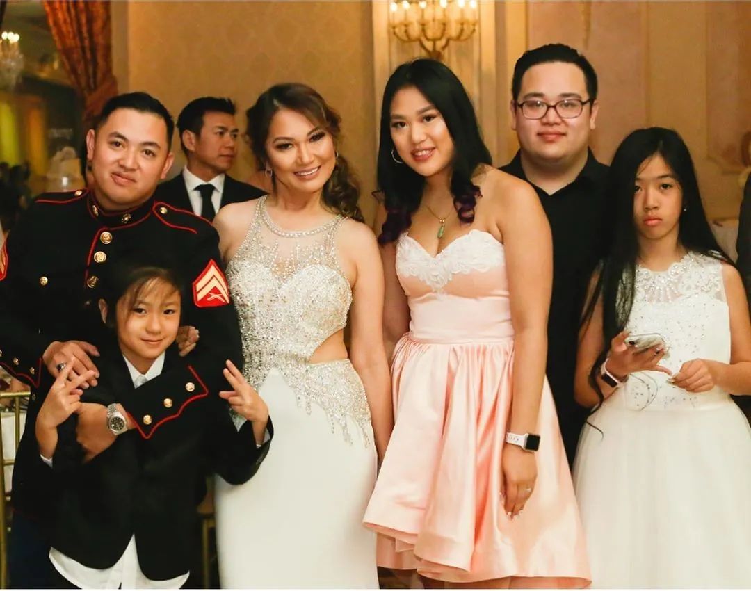 cardib亚裔美甲师,cardib的美甲师