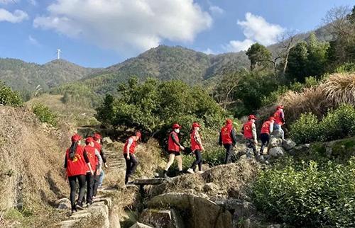又是一年春来早家乡景色,又是一年春来早万物逢春在今朝