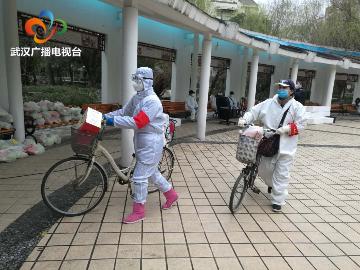 排查员,对口支援的核酸检测员上门服务