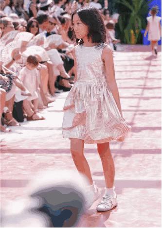 2岁穿高定、LV定制小零食...跟她比李湘王菲的闺女也只是平民…