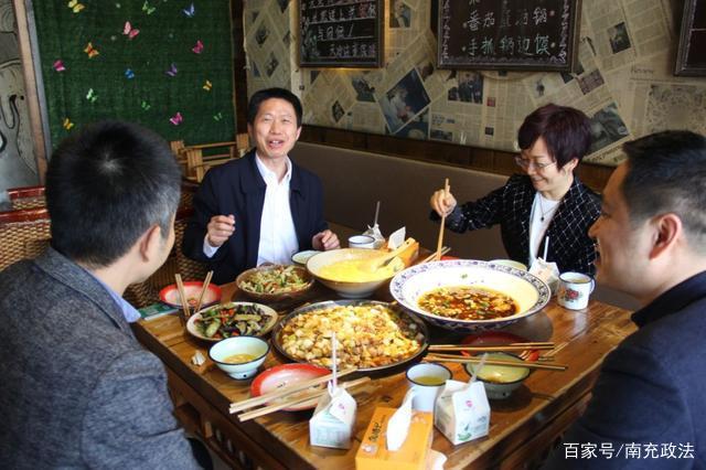 干部带头下馆子合集,干部带头下馆子规定