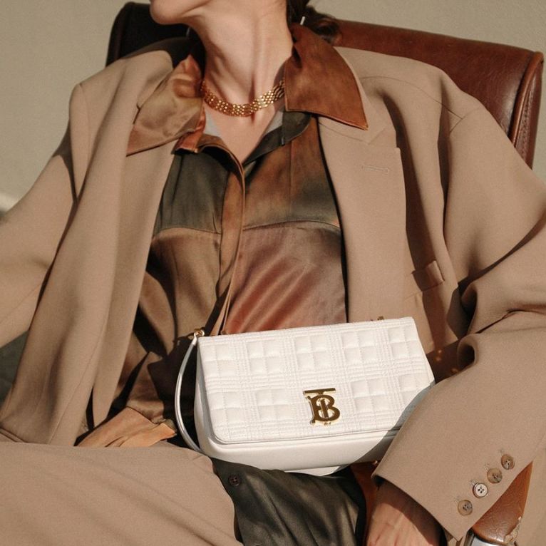 zara鑳屽績绌挎惌,zara鐗涗粩鑳屽績绌挎惌