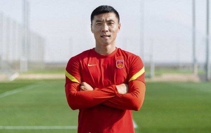 最新国足定妆照出炉，蒿俊闵领衔的鲁能三将帅气上镜