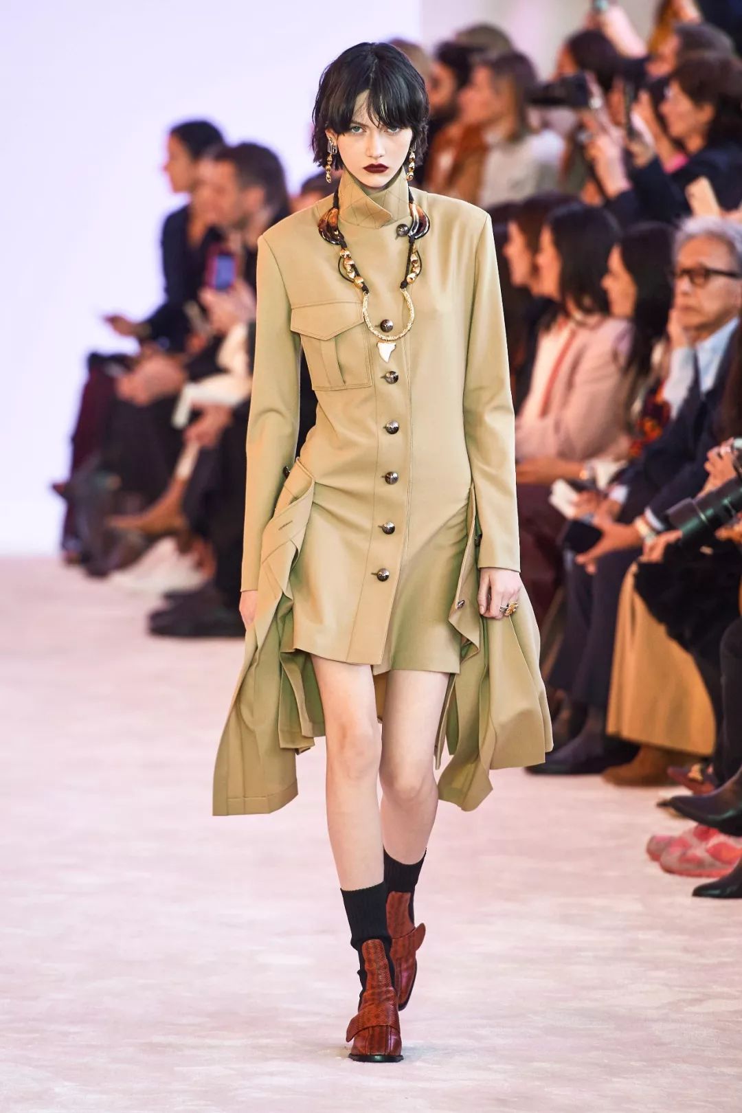 顶流模特亲测：「上镜终极*器武**，根本不靠颜值！」