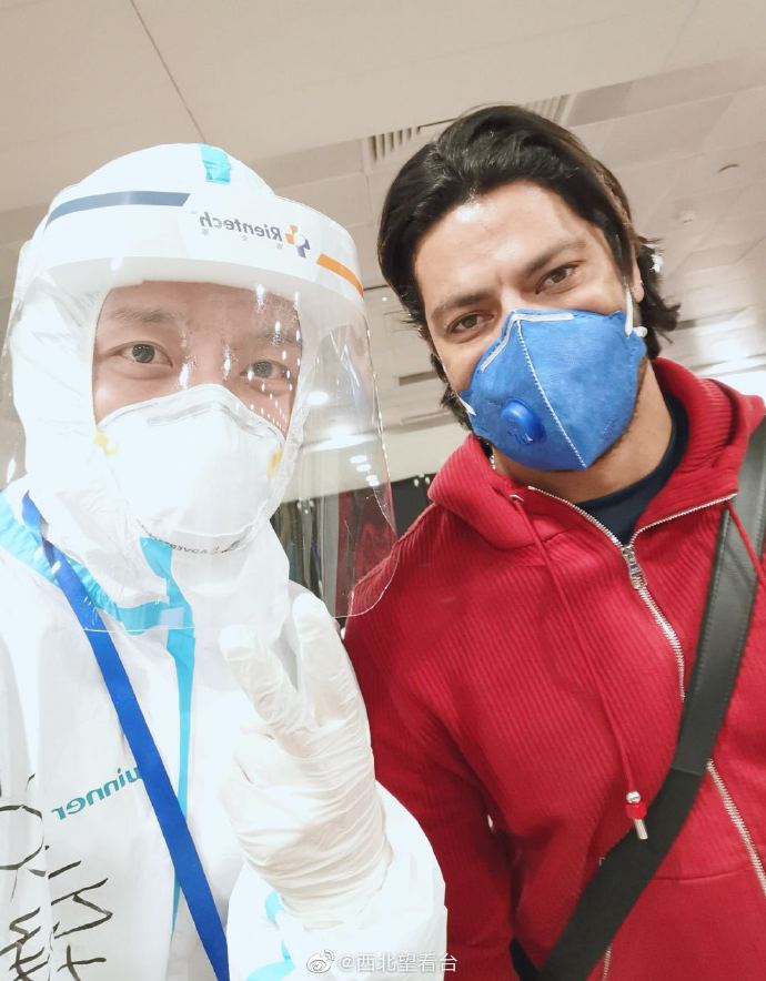 西北望看台:上港3外援包机归队,昨晚压哨抵达上海