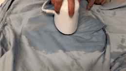 换季衣服皱巴怎么办？可以折叠的手持挂烫机1分钟熨平旧衣，一机两用，连除螨仪都省了