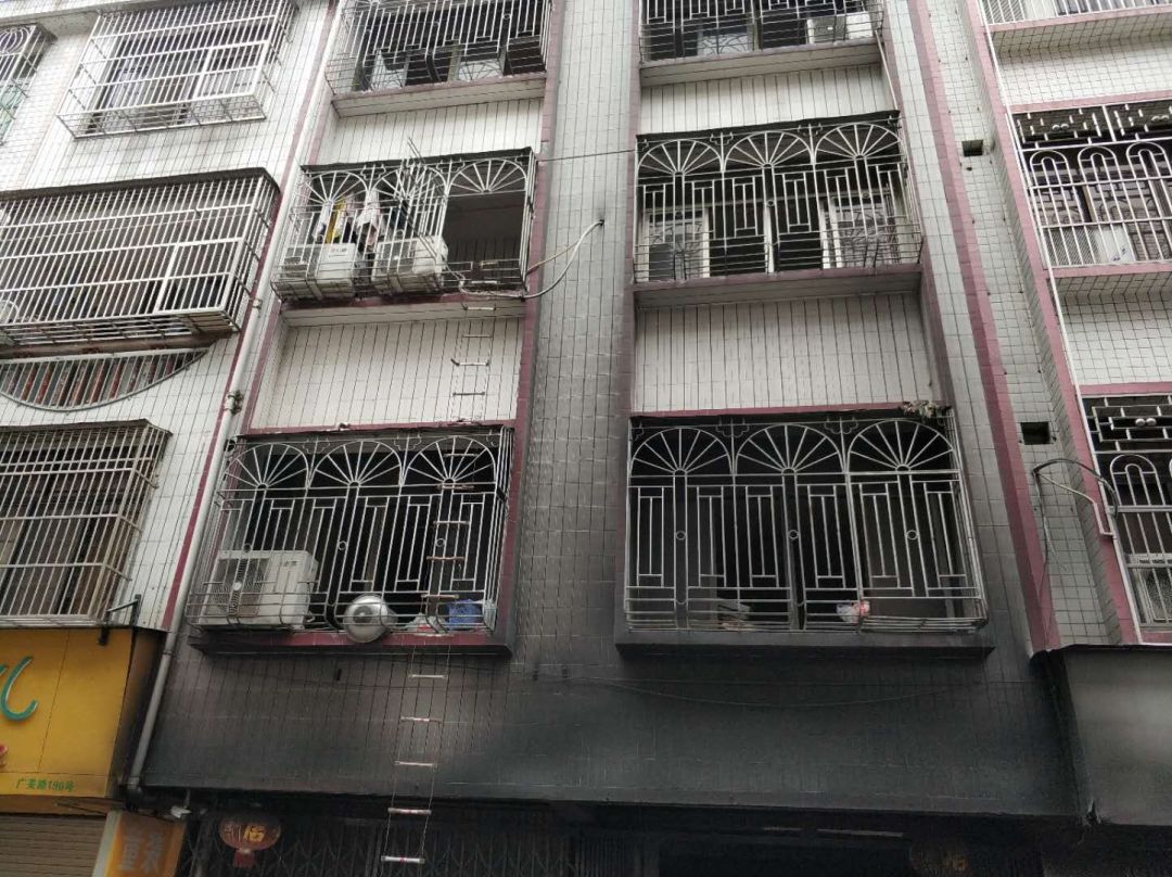 5人雪夜被困消防救援,6人被困火场消防救援