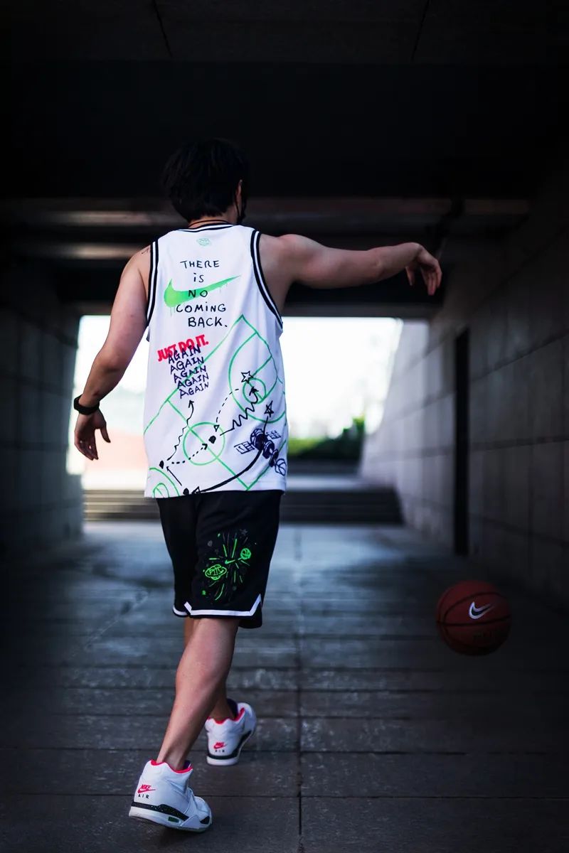 耐克新款亮眼,耐克夜光涂鸦测评