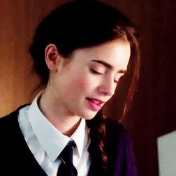 种草鹅的穿搭图片,lilycollins粉色大衣