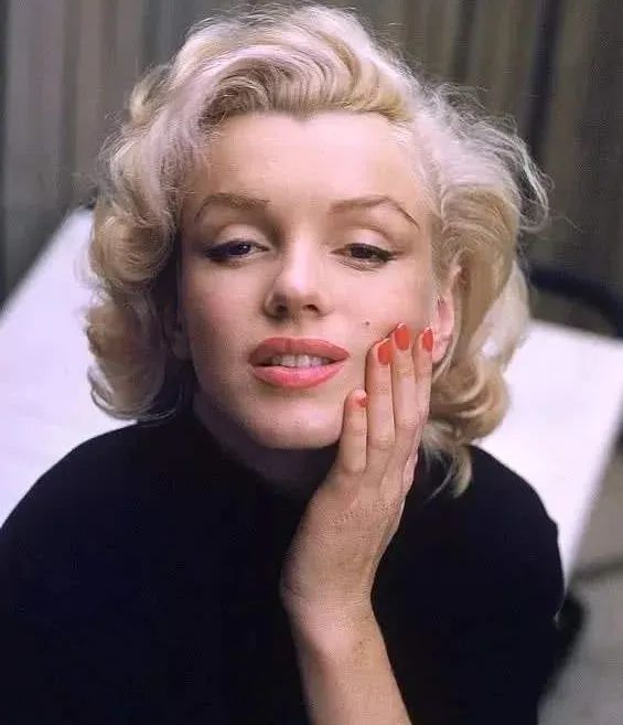 安崎、谢可寅、喻言……可都是“痣”在必得的女孩子