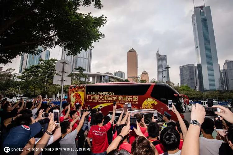 ICTalk｜拍摄一场国足比赛，我要按4000次快门