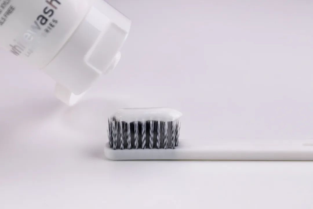 美白黄牙烟渍最好的牙膏,比洗牙还干净的美白牙膏适合牙黄