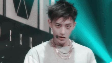 卧蚕和眼袋分不清有黑眼圈,已经分不清是卧蚕还是黑眼圈了