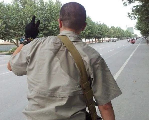 既能斜挎又能双肩背的背包推荐,可隐藏肩带的双肩背包