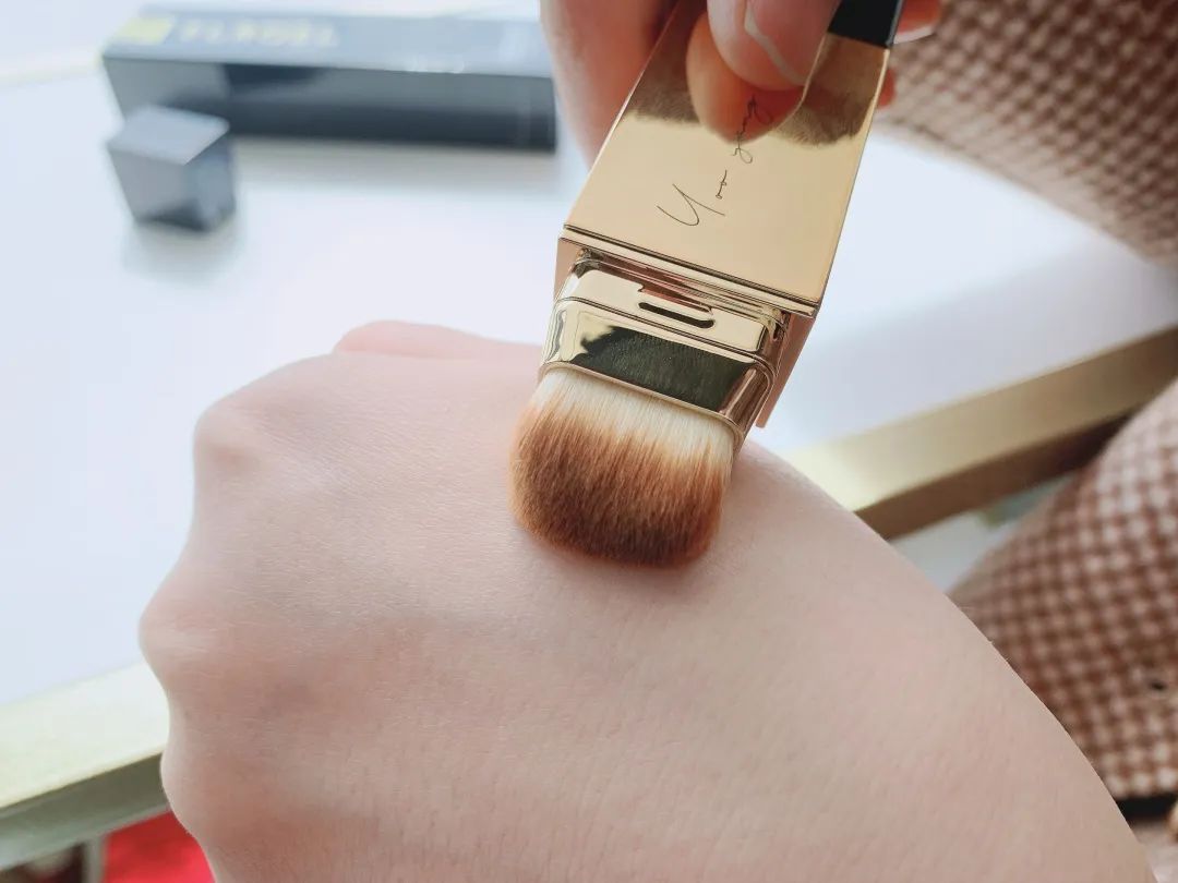 拒绝油腻毛孔粗大,水光肌粉底韩国女星