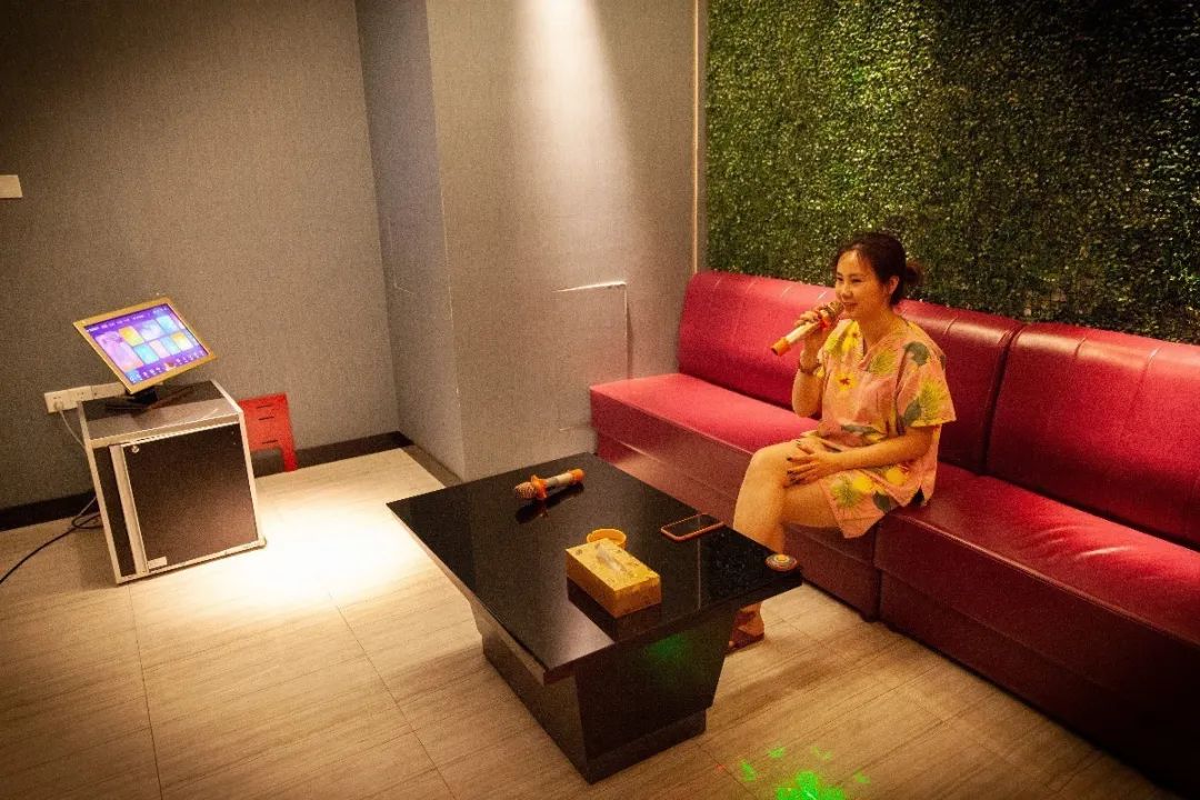 「温泉盛宴狂欢开启」只需28.1元!金水湾金水湾超大浴场两万平(单人洗浴+游泳),游玩旅行的快乐,内含洗浴,游泳,汗蒸,大屏观影