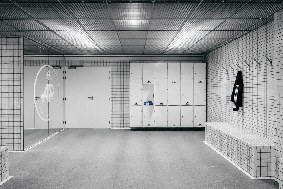 阿迪达斯X法国国家体育学院公共空间改造/UbaltArchitectes+UbiBene