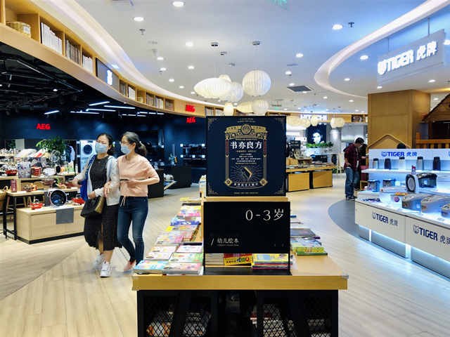 薅羊毛攻略｜五角场商圈放“大招”？潮牌买一赠一，名品5折起