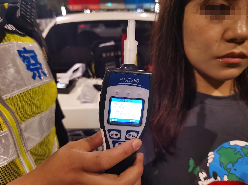 喝酒后遇到紧急情况下能开车吗,白酒喝了第二天能不能开车