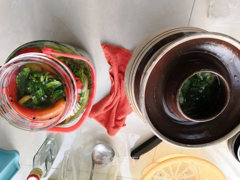 教大家做好吃爽口的四川泡菜，口感脆生，开胃解腻