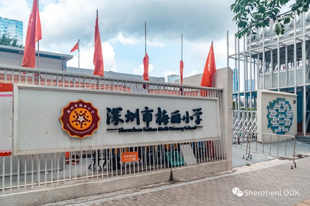 严浩翔说look这是tnt什么舞台,look这是什么牌子的包包