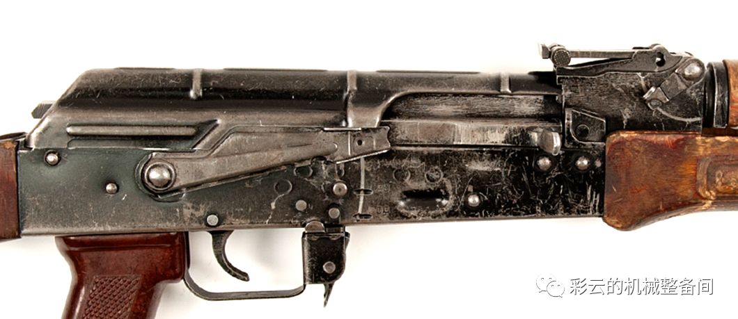 为什么ak47变成了连发,为什么ak47性能优越