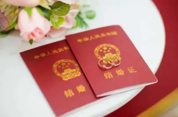 早新闻丨男子杀死女友，9次减刑出狱后又杀老人！多名狱警被查