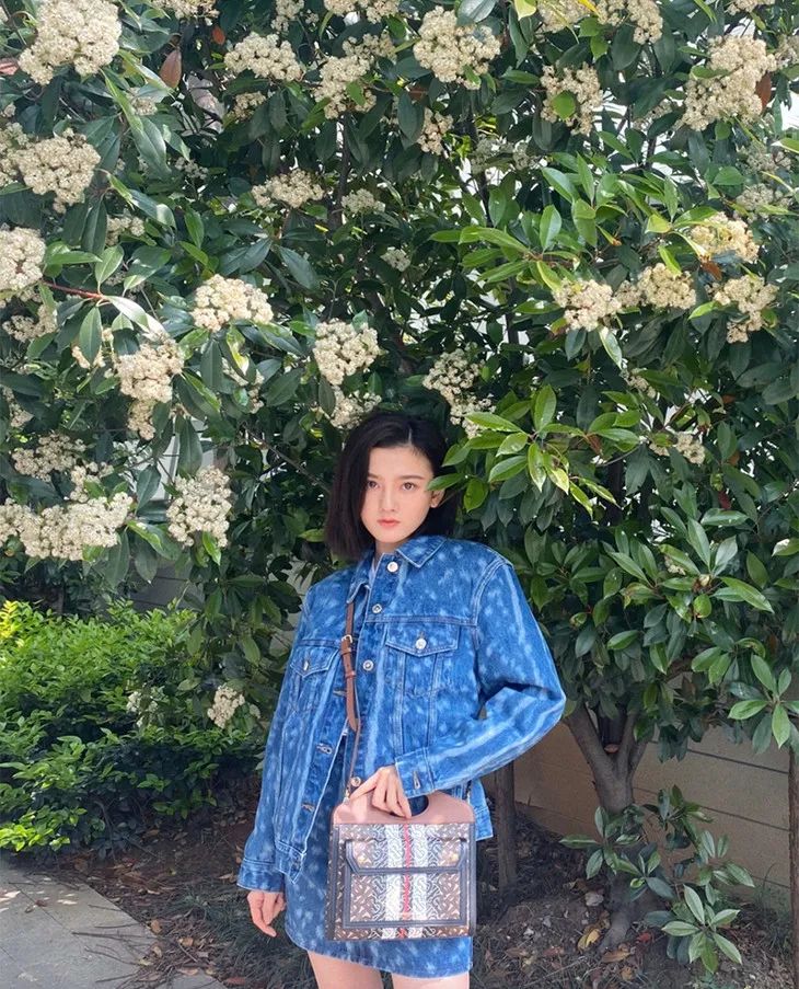 宋祖儿的包包里有什么,宋祖儿包包里面的东西