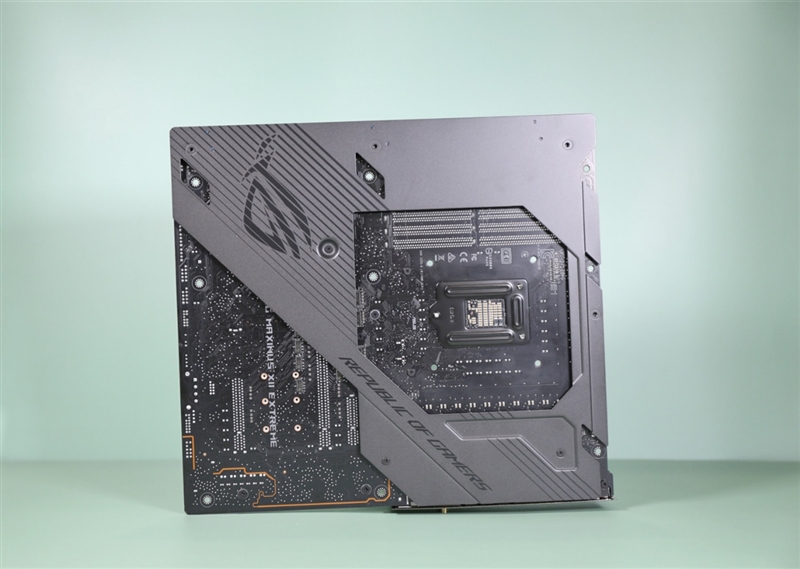 华硕ROGMAXIMUSXIIEXTREME主板评测：为什么它能值8999元