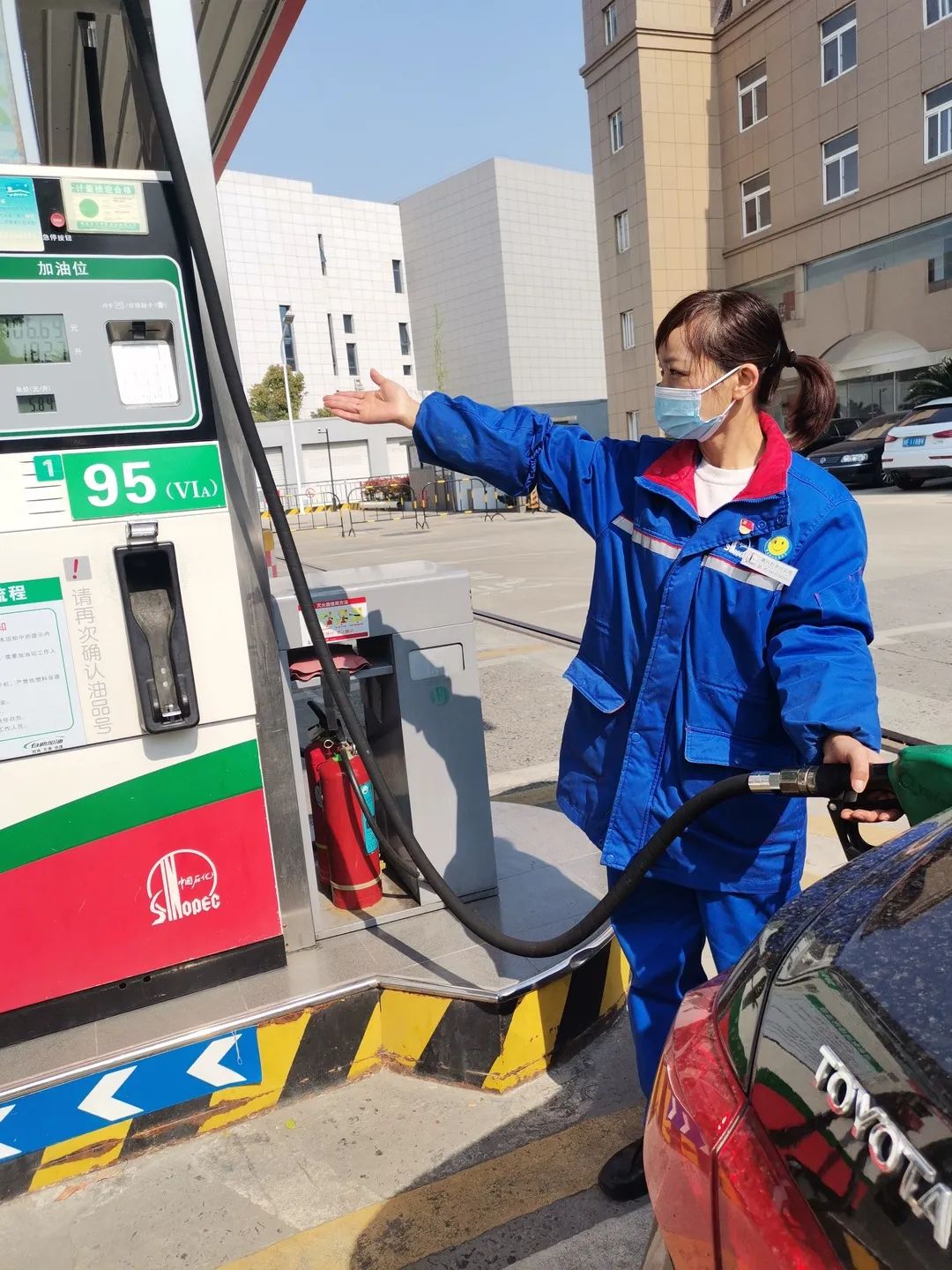 110吗？我加完油把油枪也带走了，咋办？