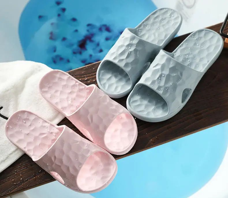 一双能按摩的浴室拖鞋，Q软防滑，好穿到爆，每一步都在保健
