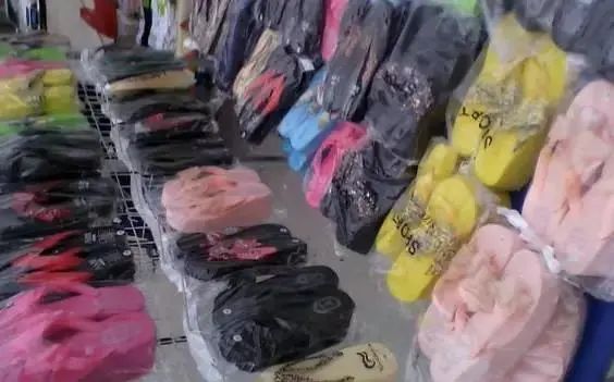 一双能按摩的浴室拖鞋，Q软防滑，好穿到爆，每一步都在保健